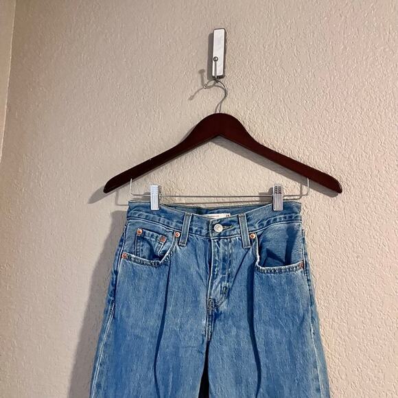 Levi’s Women’s Low Pro Straight Jeans Blue High Waist 24 Medium Wash - Picture 3 of 7